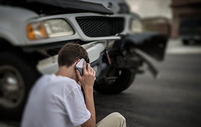 交通事故中保险公司和事故加害人怎么分担责任？